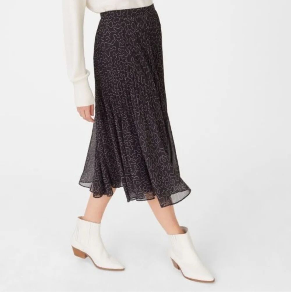 Club Monaco Black Pleated Claudia Chiffon Skirt - Size 8